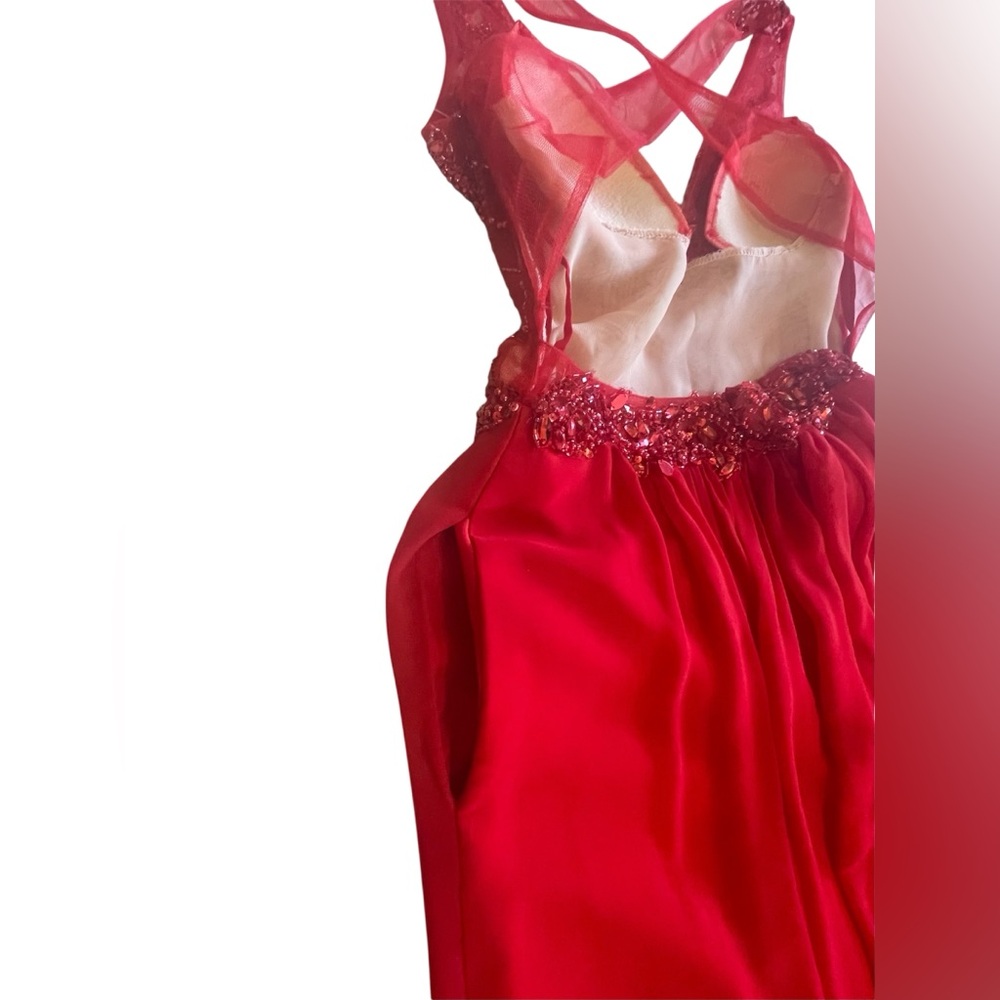 Chic Backless Red Dress - image 5